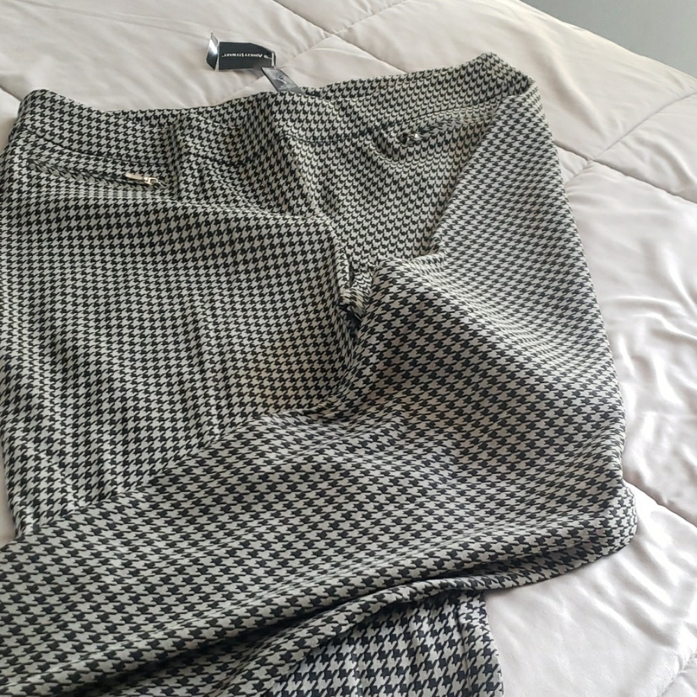 Pants - Picture 2 of 3